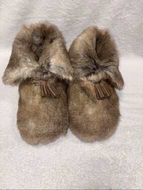 Pottery barn Wolf Ankle Tassel Faux-Fur Booties large 9/10